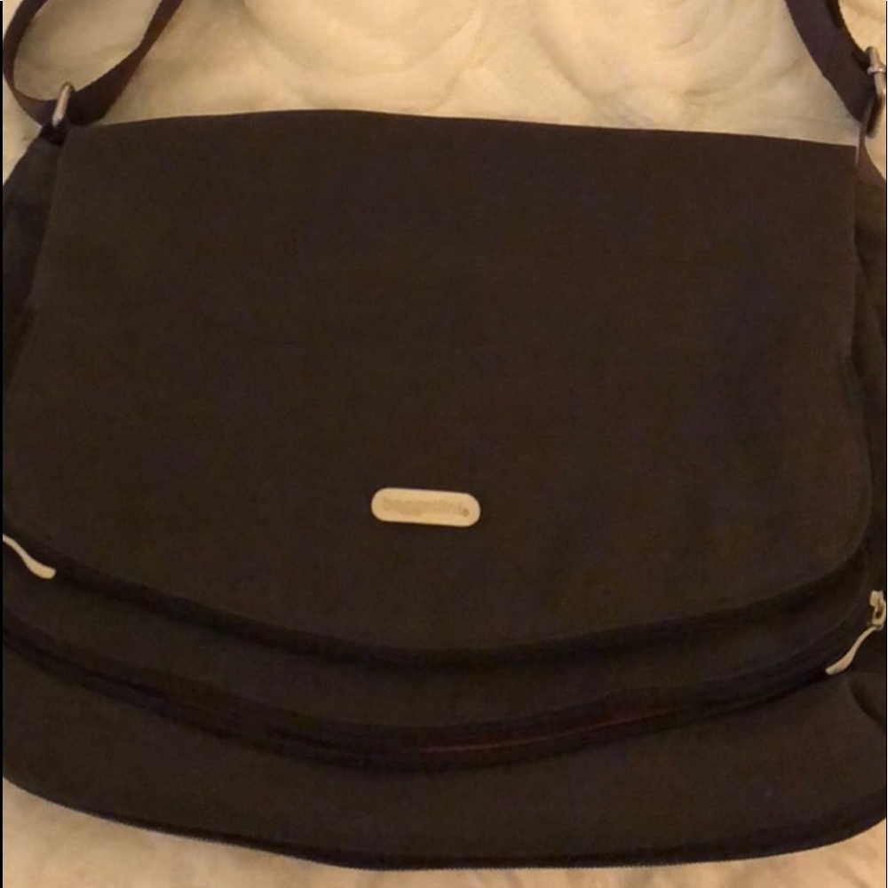Cross Body Baggalini